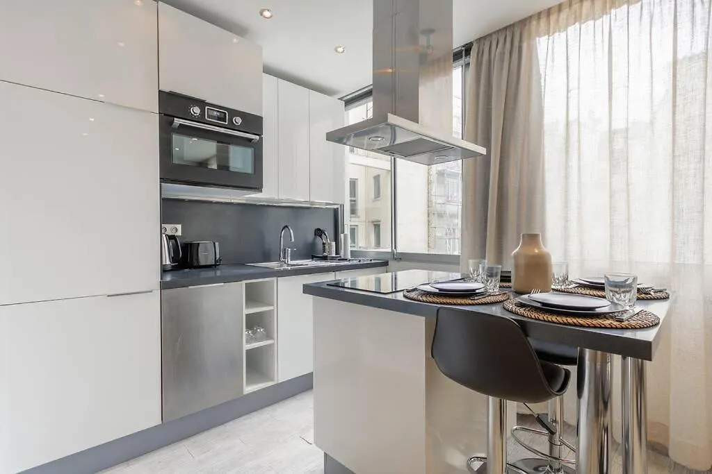 Luxury Apartment Champs Elysees Paris