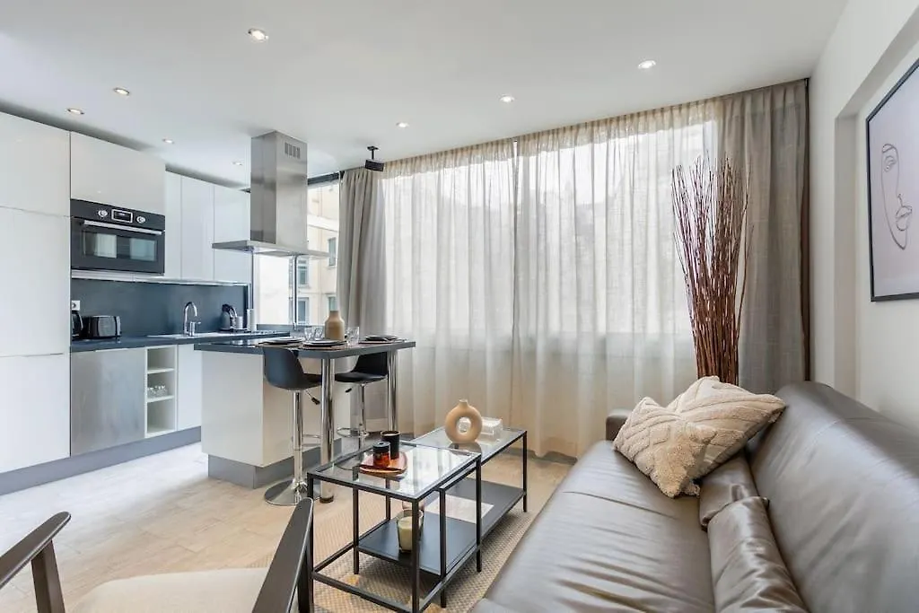 Luxury Apartment Champs Elysees Paris