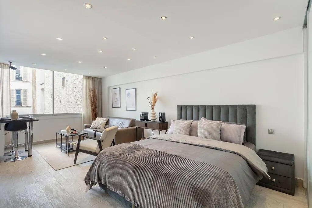 Luxury Apartment Champs Elysees Paryż