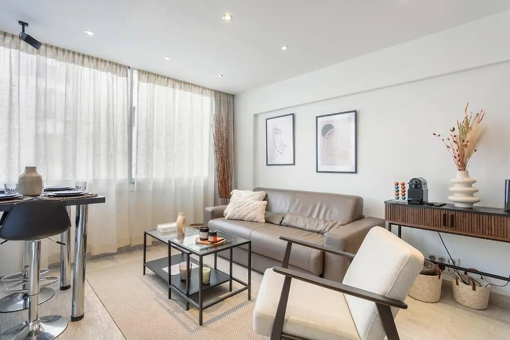Luxury Apartment Champs Elysees Paryż
