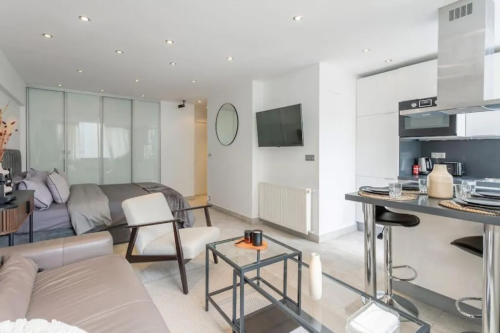 Luxury Apartment Champs Elysees Paryż