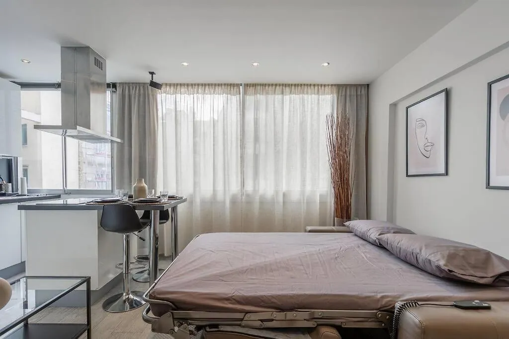 Luxury Apartment Champs Elysees Paryż