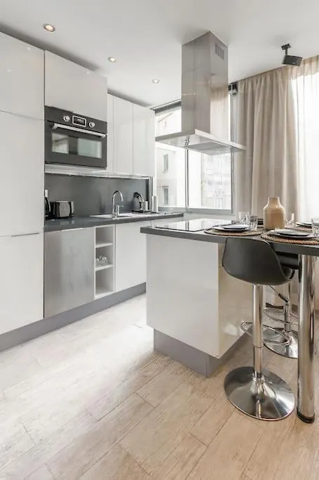 Luxury Apartment Champs Elysees Париж